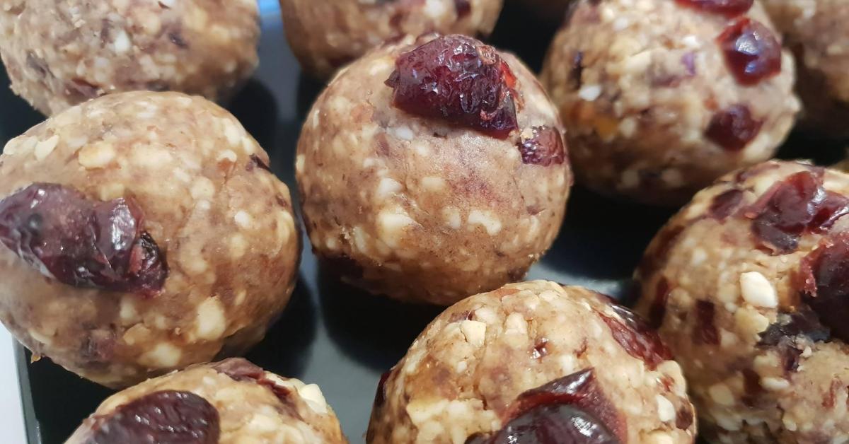 VEGAN Cranberry & Vanilla Protein Balls by debdaly. A Thermomix