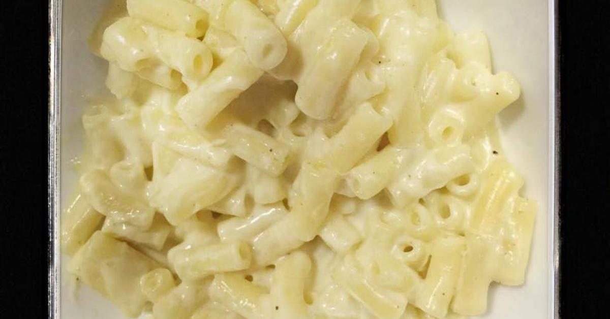 Easy Classic Macaroni and Cheese by There's a rainbow in my kitchen. A