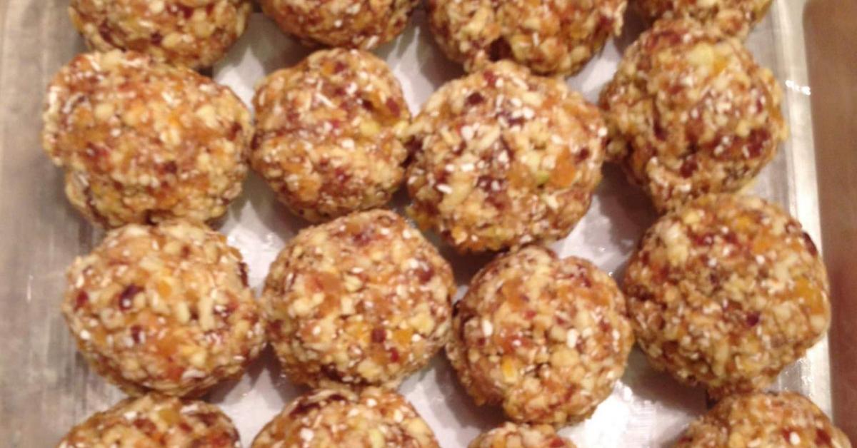 Cinnamon Caramel Apple Energy Balls by shelly_w. A Thermomix ® recipe