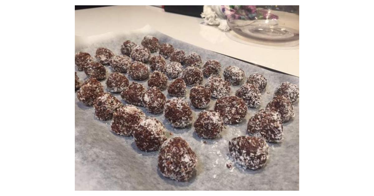 Almond and Date Bliss Balls by fakedelight. A Thermomix ® recipe in the