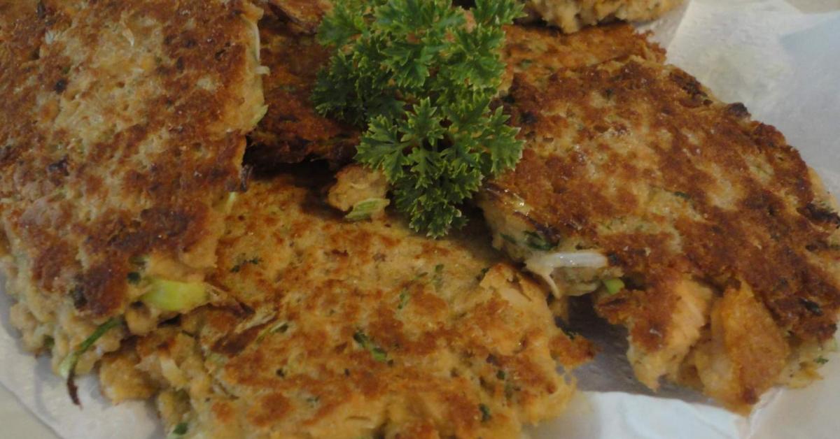 Salmon Patties by JudyD. A Thermomix ® recipe in the category Main