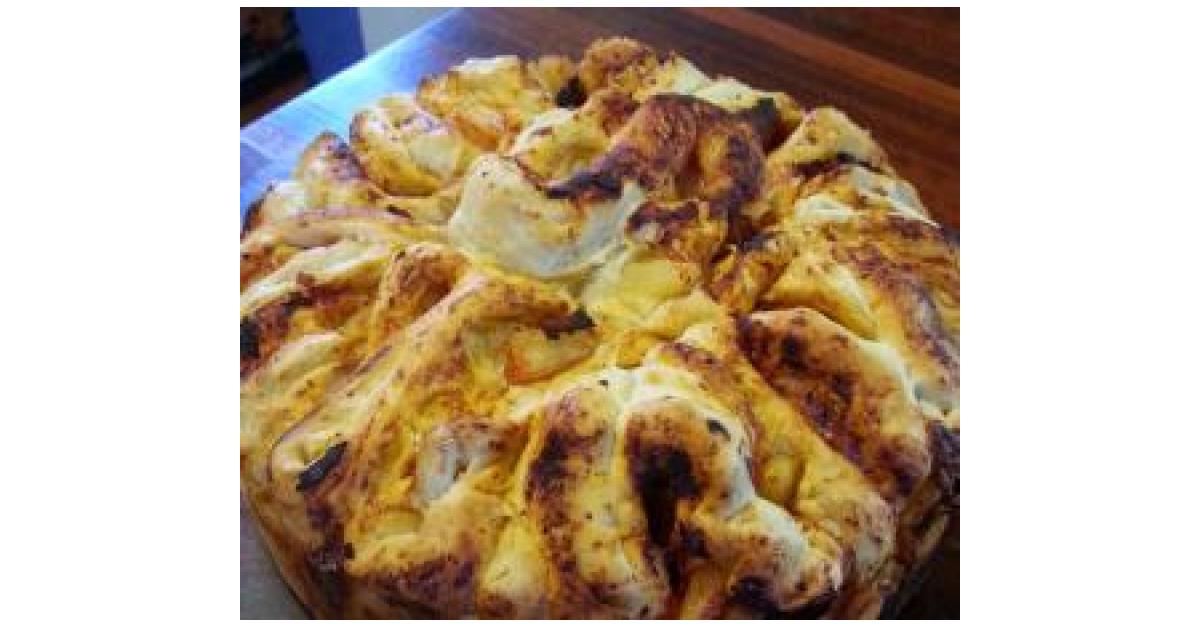 Ham & pineapple pizza pullapart bread by MTR My Thermie Rules. A