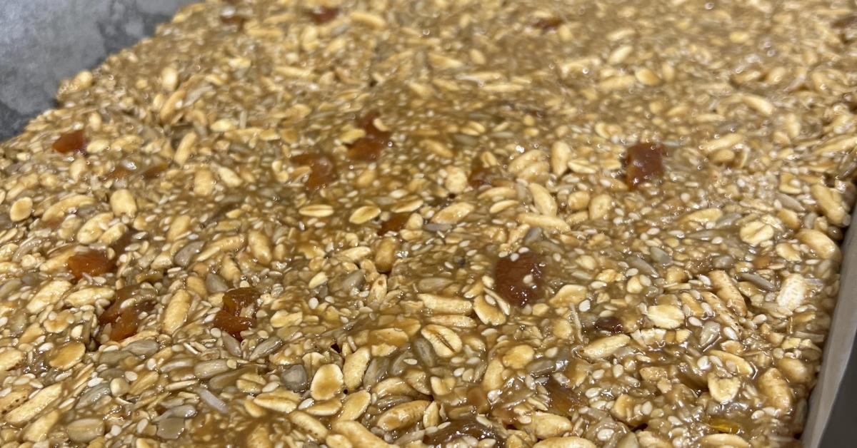 Honey Muesli Bar Slice by julzRulz10. A Thermomix ® recipe in the