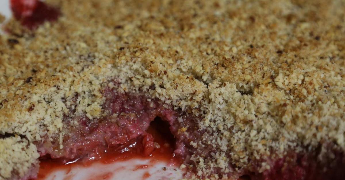 Berry and Rhubarb Crumble Low FODMAP by tarasimone. A Thermomix ® recipe in the category