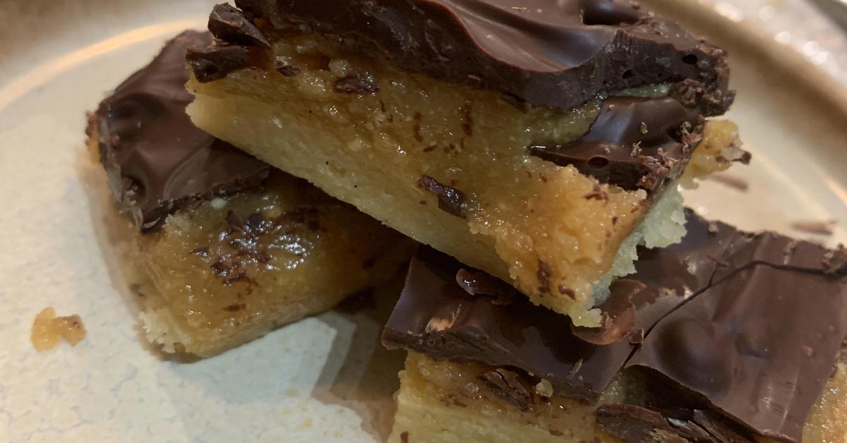 Peanut Butter Twix Bars by EmFidirikkos. A Thermomix ® recipe in the