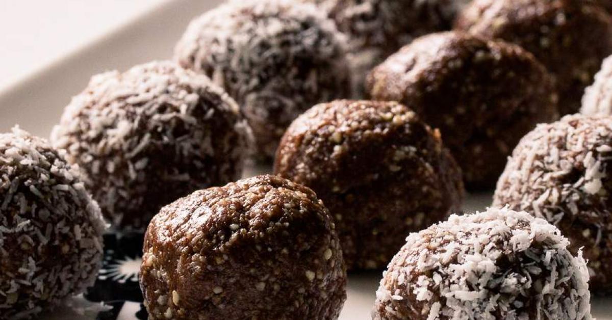 Raw Chocolate hazelnut balls by Thermomixing it up. A Thermomix