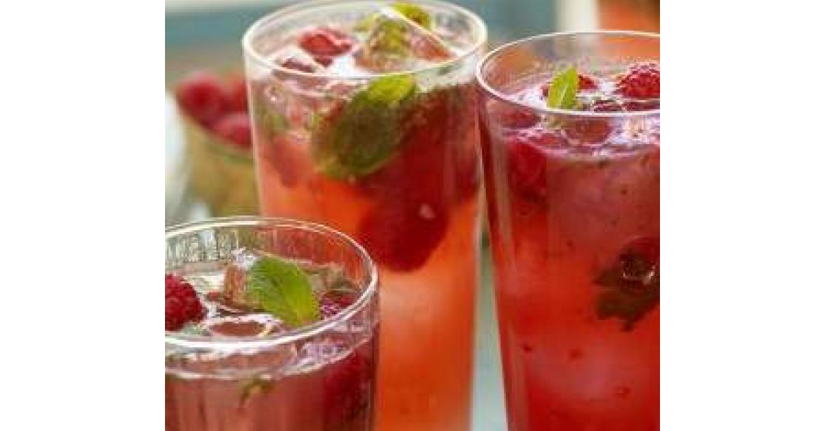 Raspberry & Ginger Fizz (Jamie Oliver recipe) by JosieMac. A Thermomix