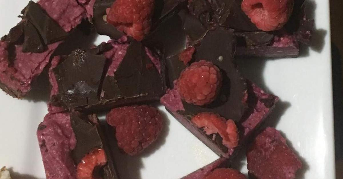 Raspberry chocolate raw slice by Dairy_meat free baking. A Thermomix ...