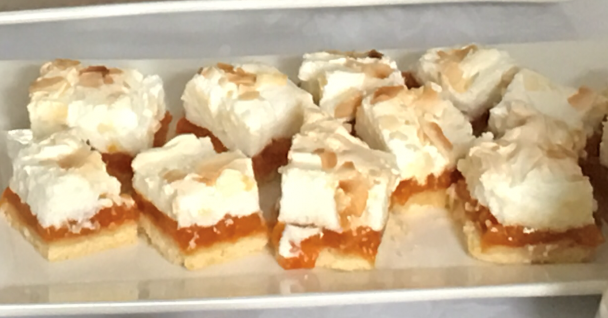 Apricot meringue slice by crumiz. A Thermomix ® recipe in the category
