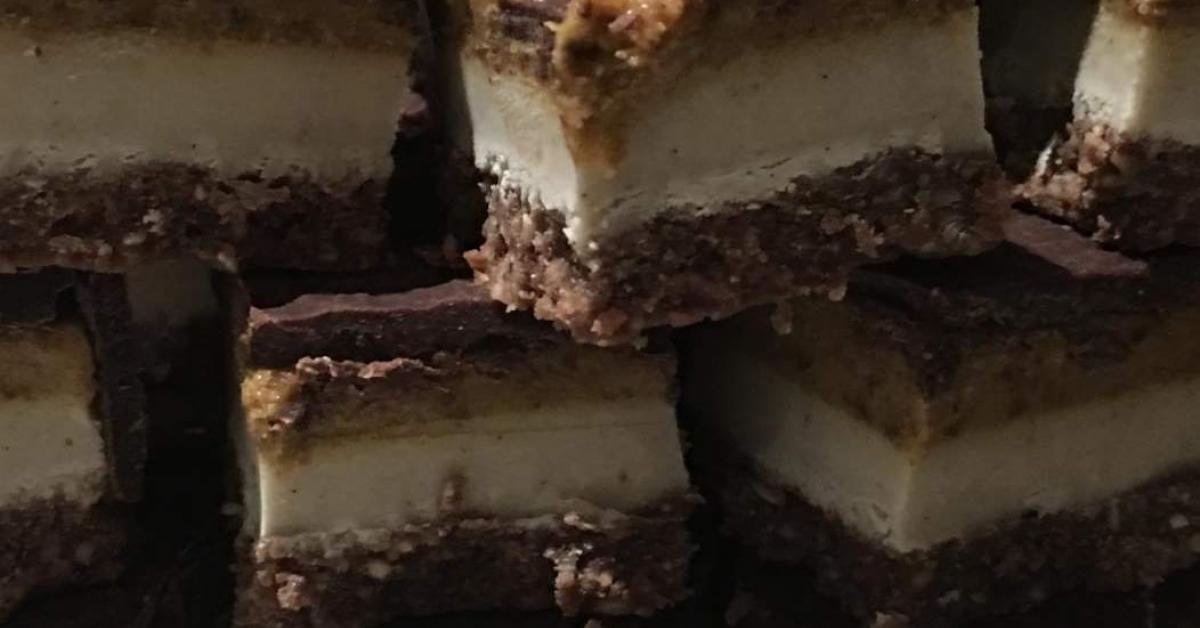 Merrymaker Sisters Raw Mars Bar Slice by Chenoa. A Thermomix ® recipe