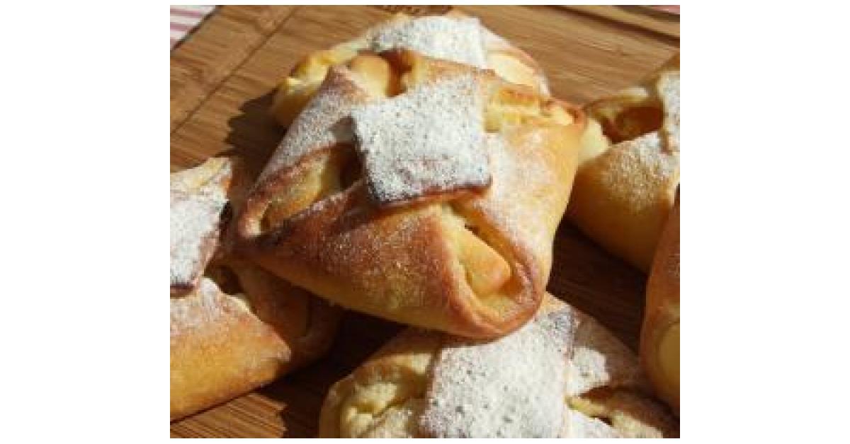 Topfengolatschen (austrian quark pastry) by Christine U.. A Thermomix ® recipe in the category