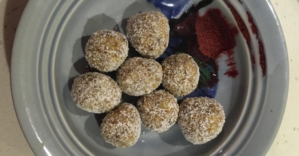 Lemon & Date bliss balls by Lightbee. A Thermomix ® recipe in the