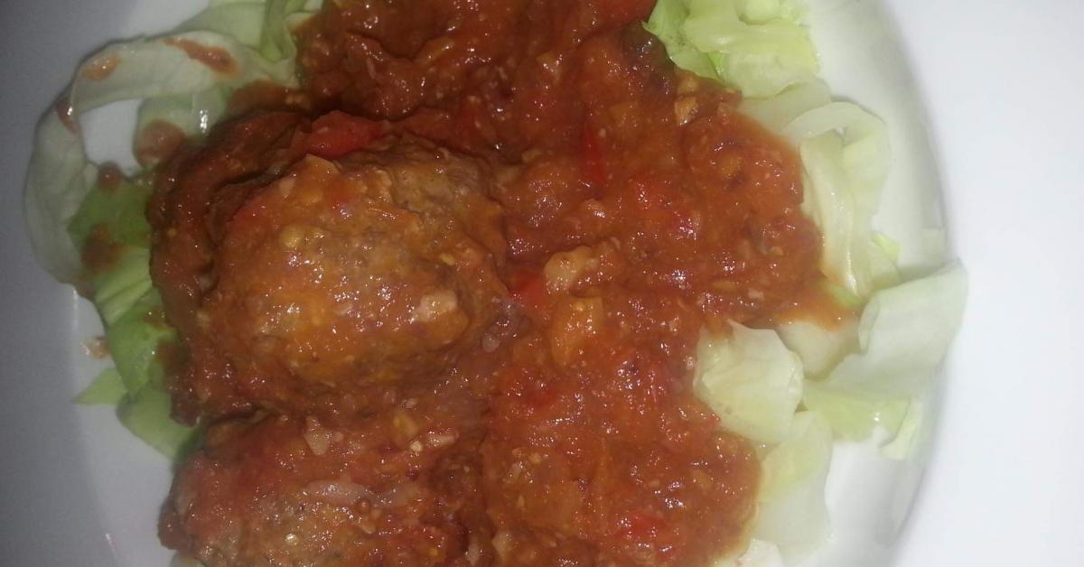 Chilli Meatballs in a hidden veg sauce on cabbage noodles by clean lean and a little bit mean. A