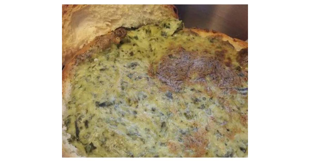 Delicious french onion and spinach cob loaf by guest. A Thermomix ® recipe in the category