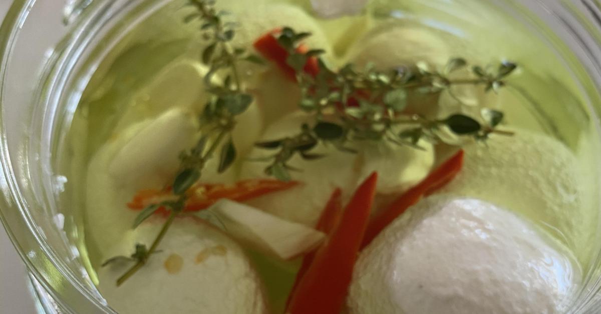 Marinated goats cheese by Raschipperd. A Thermomix ® recipe in the