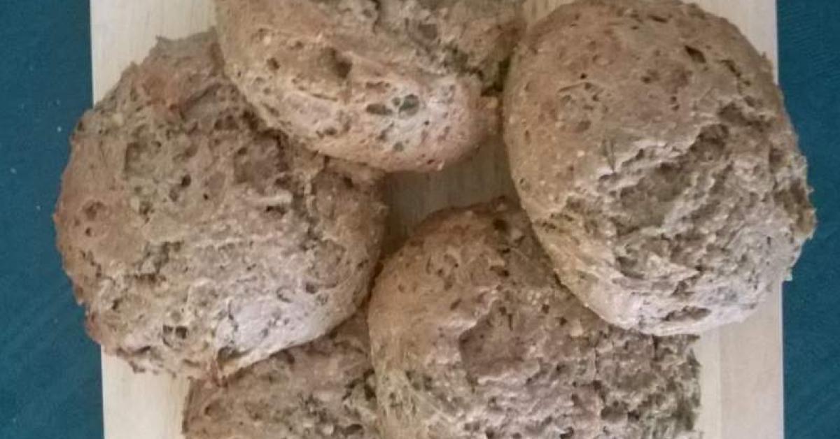 Walnut and Herb Rolls by Nadine.thermomix. A Thermomix ® recipe in the