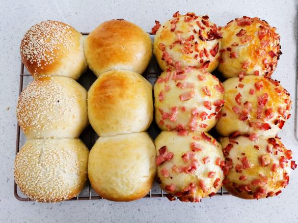 THERMOMUMMA BREAD ROLLS (PLAIN OR CHEESE & BACON)-image