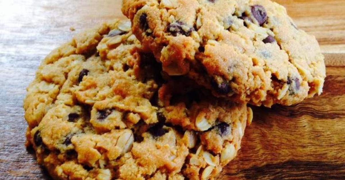 Peanut butter choc chip oat cookies by ThermoFlavour. A Thermomix ® recipe in the category