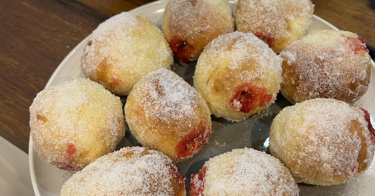 Mixing It Reals Jam Ball Donuts (Variation of Just like the market ones!) by Chelseamcgill. A