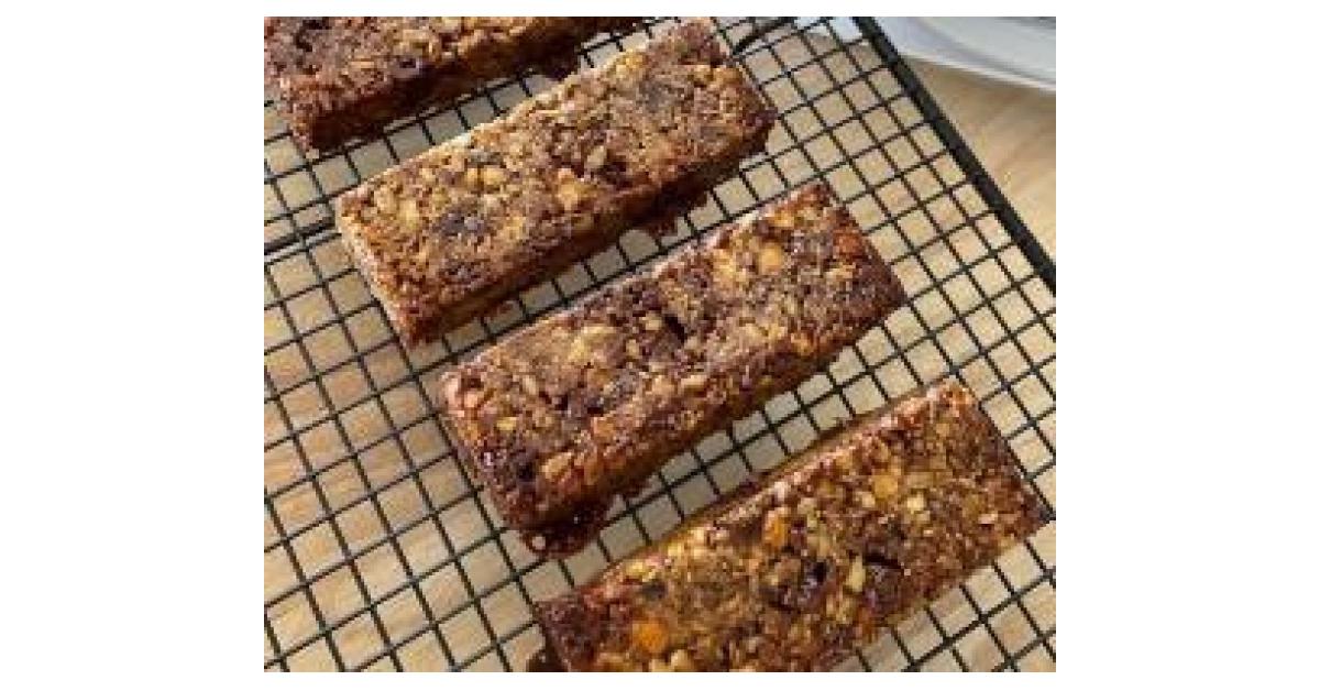 Chewy Nut Bars by SHAZ90. A Thermomix ® recipe in the category Baking