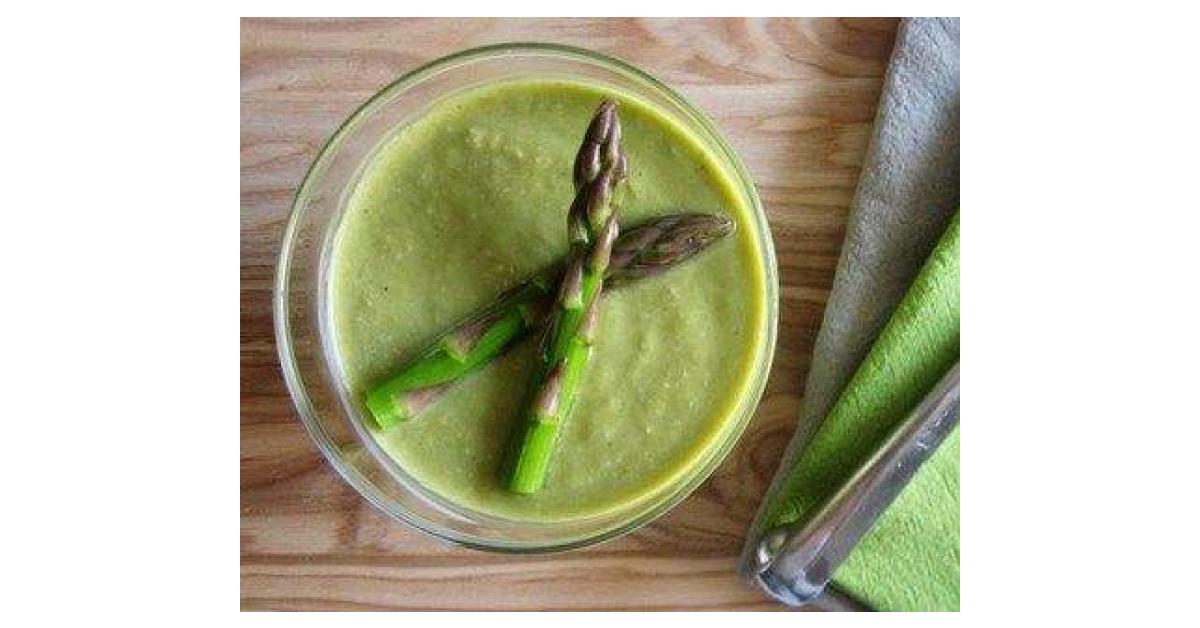 Easy healthy warming asparagus soup by Alana Smith. A Thermomix