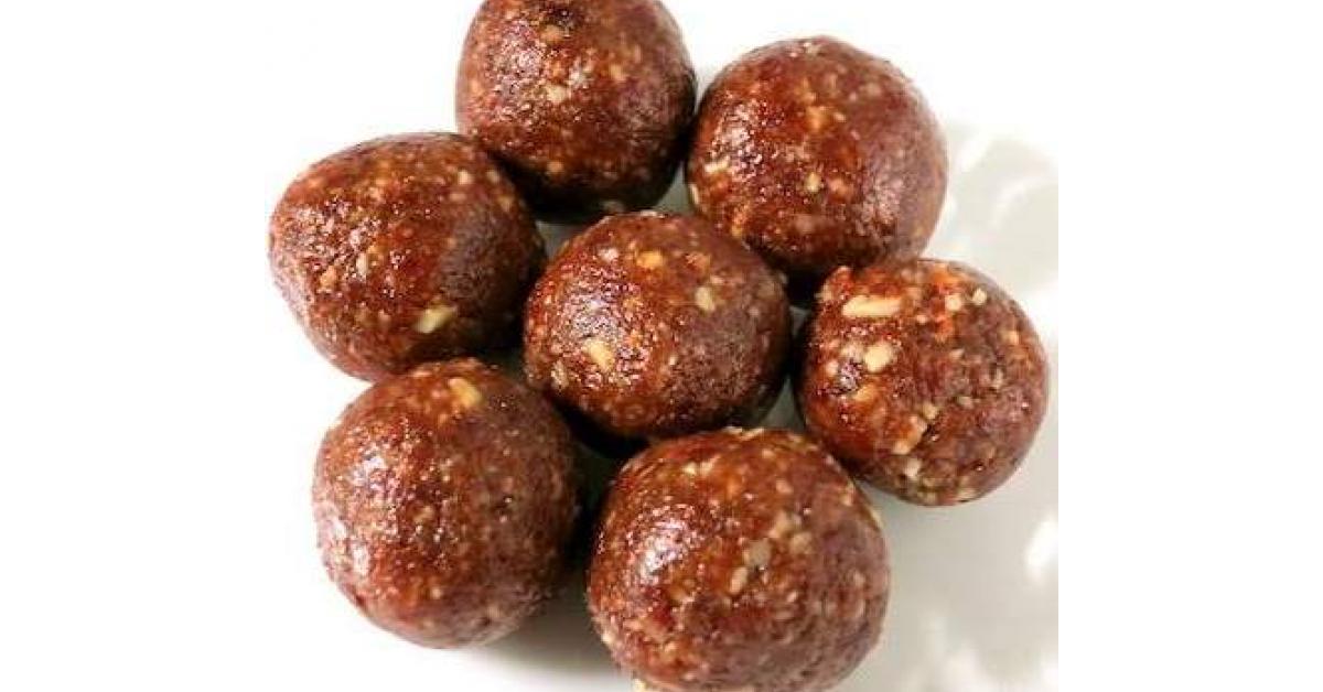 Fruit and Nut Balls by hjkerr. A Thermomix ® recipe in the category