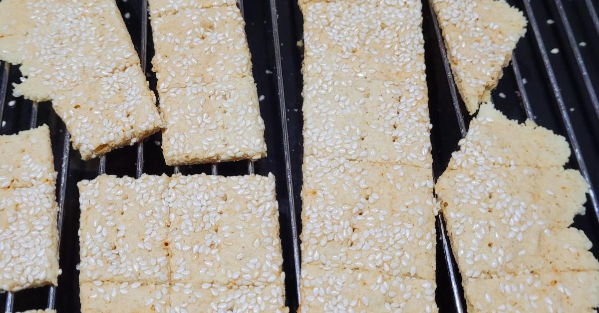 Keto microwave crackers by chippa. A Thermomix ® recipe in the category
