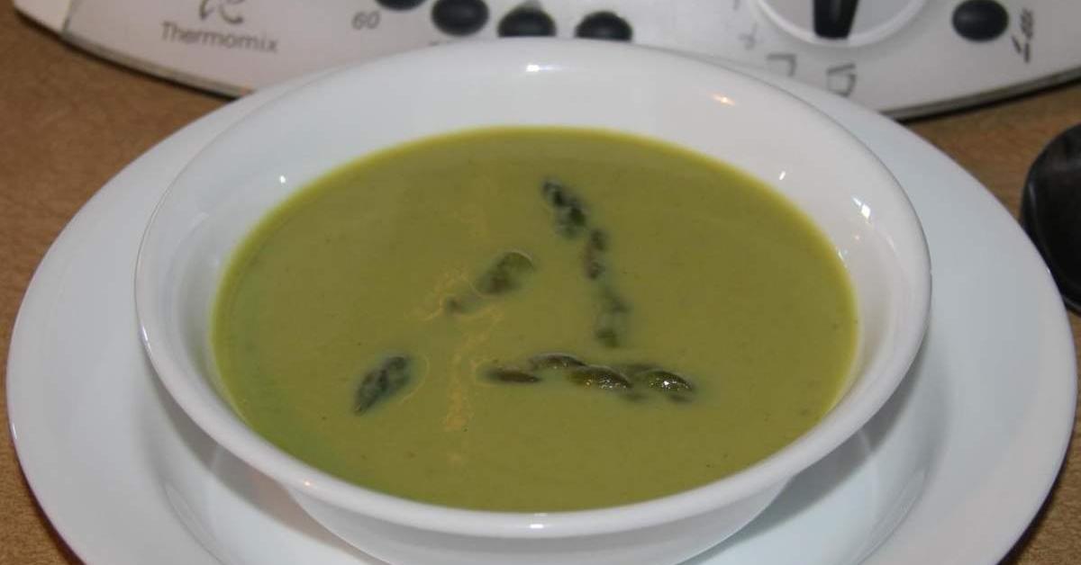 CREAMY ASPARAGUS & POTATO SOUP by Priscilla HILL. A Thermomix ® recipe
