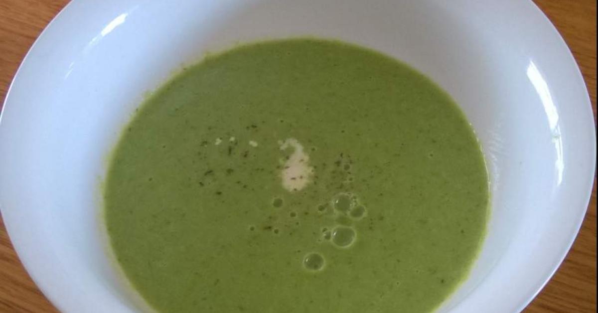 Pea and Lettuce Soup by EckaW. A Thermomix ® recipe in the category