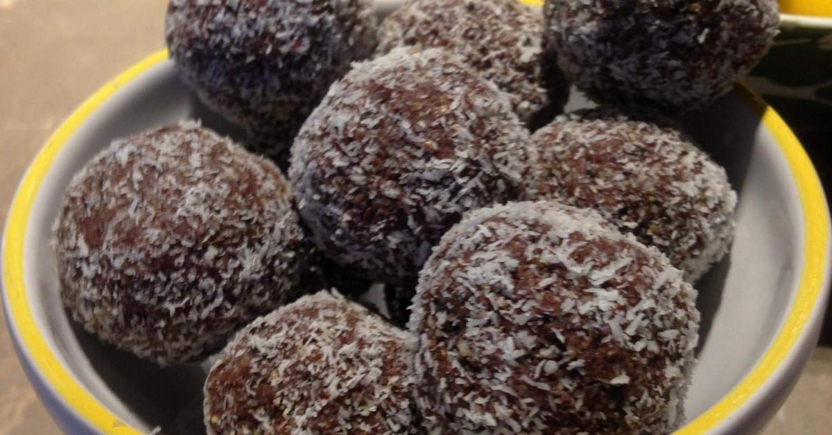 Chocolate Date Balls by Sarah Tobin. A Thermomix ® recipe in the