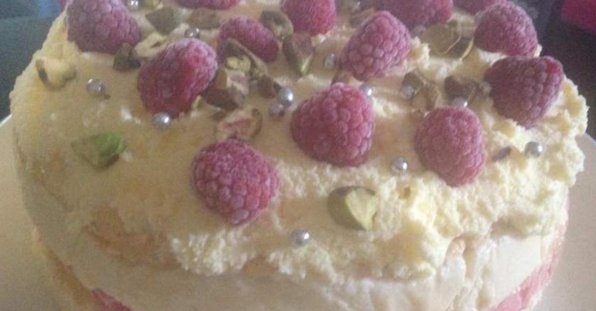Raspberry & Vanilla Vacherin by Moosey'sMum. A Thermomix ® recipe in