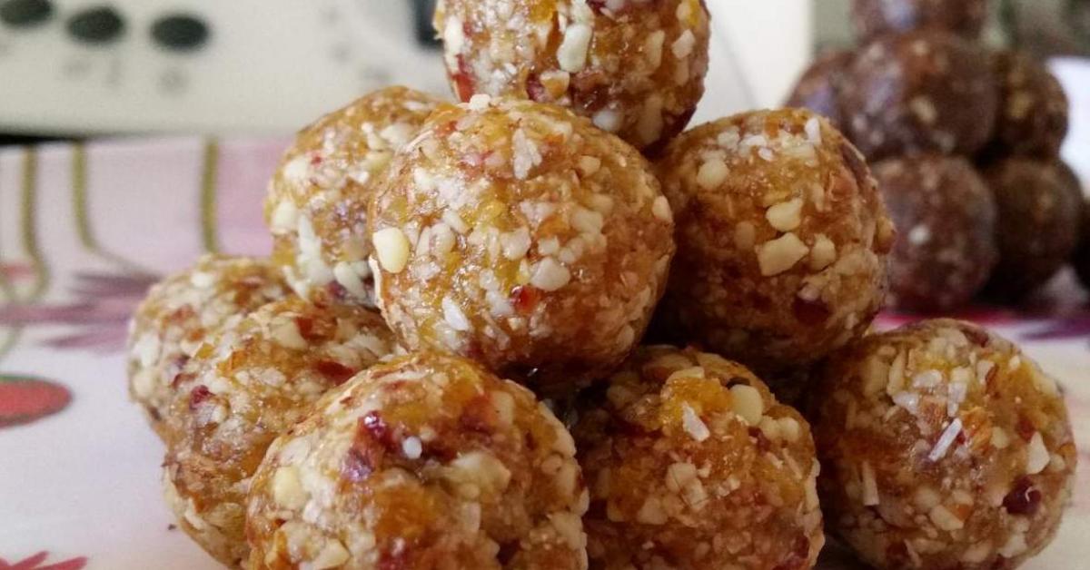 Apricot & Almond Bites by Crystals Kitchen. A Thermomix ® recipe in the