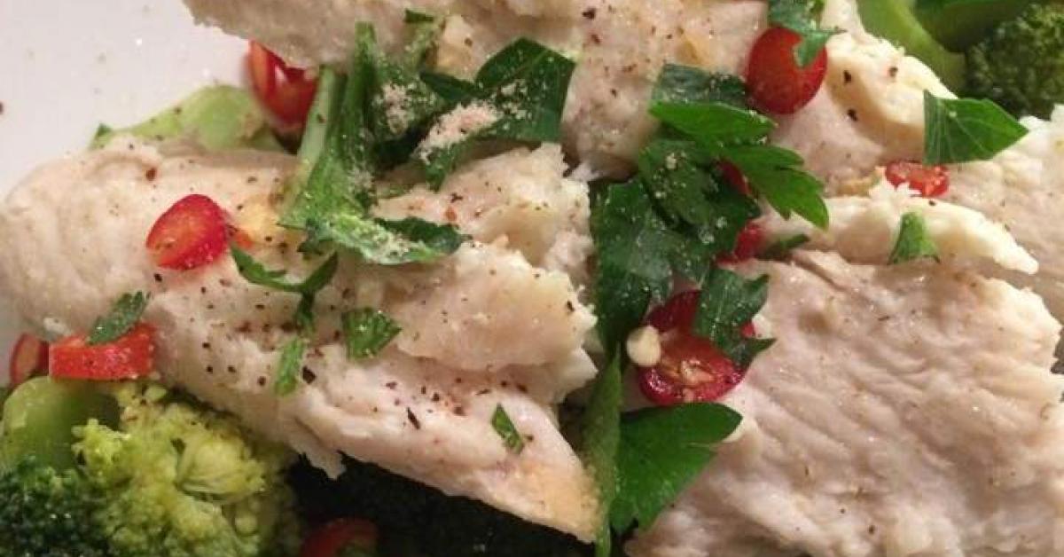 Paleo steamed Fish with broccoli and capsicum by Lovin' the Mix A