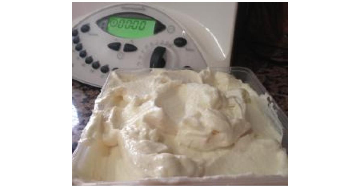 Traditional Lebanese Garlic paste / sauce / dip by Thermo Kaz. A