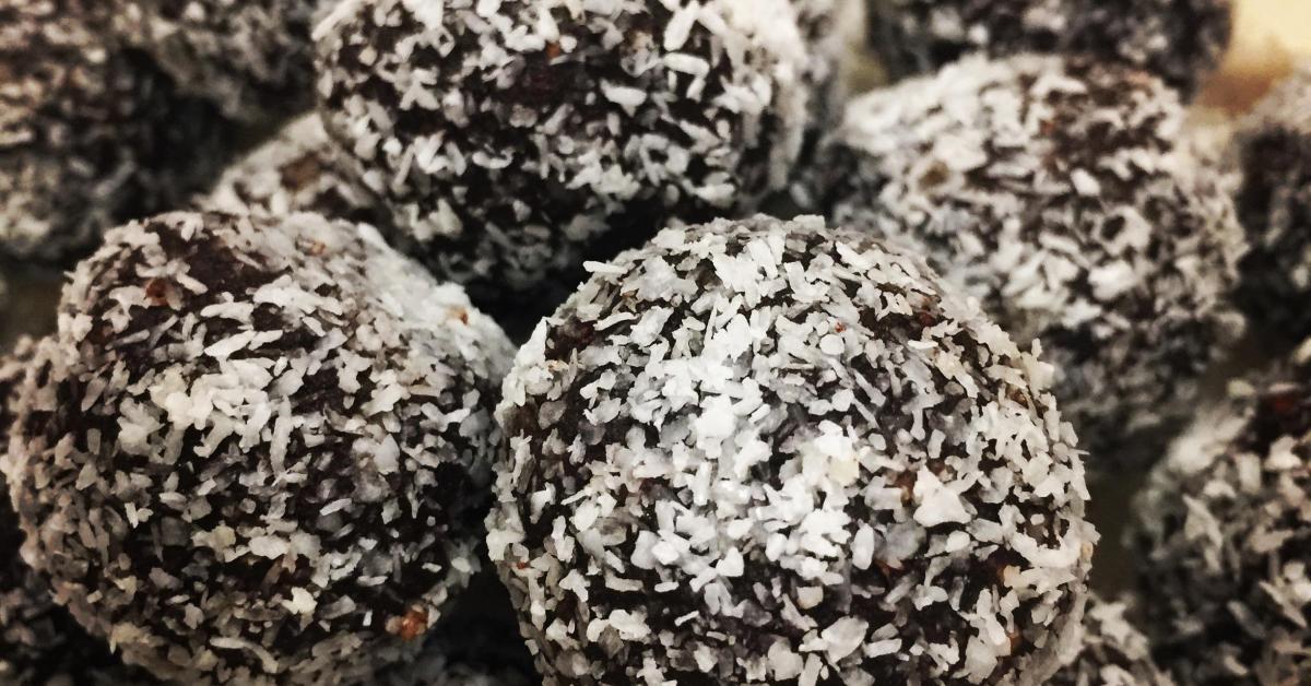 Cacao Date Truffles by Jane.s. A Thermomix ® recipe in the category