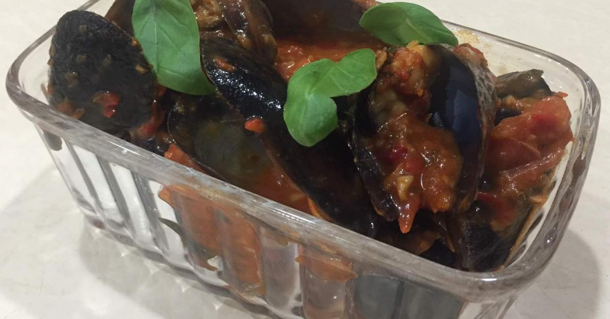 Steamed chilli mussels with tomato sauce by thermial. A Thermomix