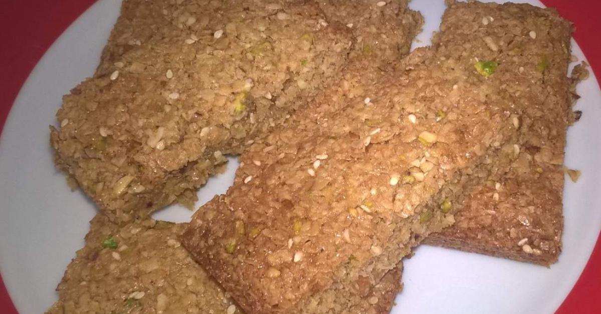 Nut and Oat Bar by KatieCav. A Thermomix ® recipe in the category