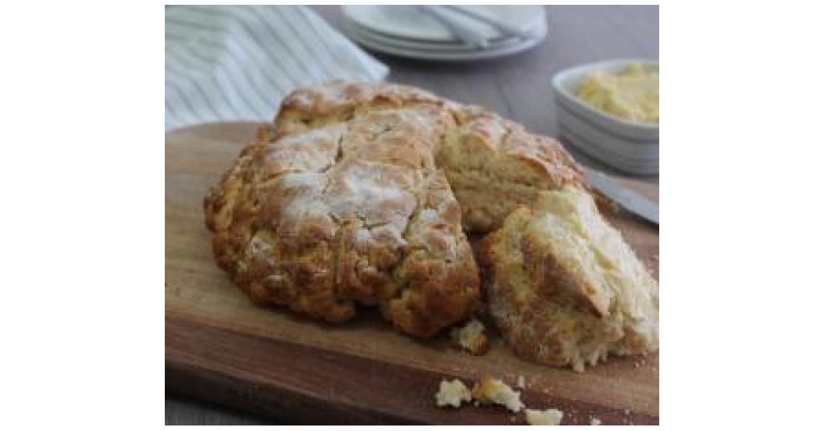 Damper with golden syrup butter by Thermomix in Australia. A Thermomix ® recipe in the category