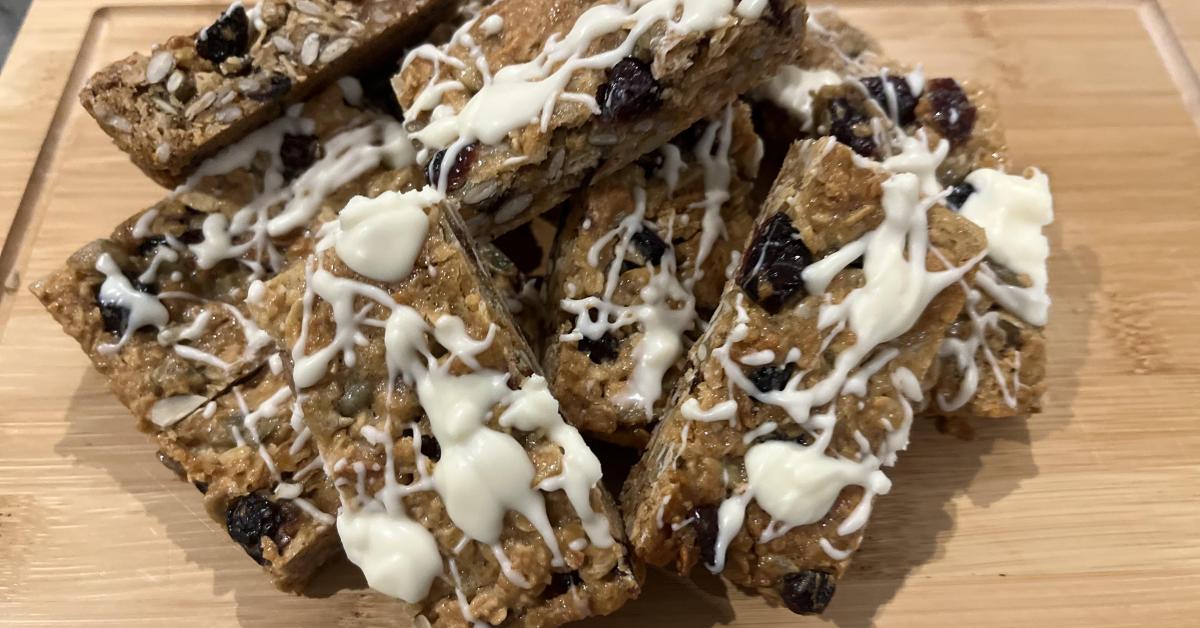 Muesli Slice by Naomigiblin. A Thermomix ® recipe in the category