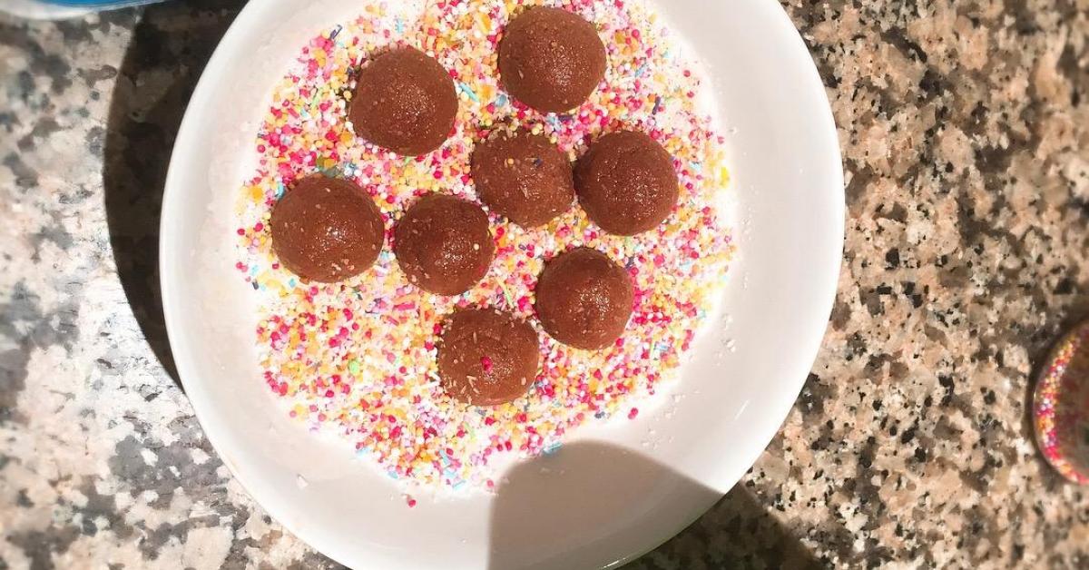 Unicorn balls by Elia. A Thermomix ® recipe in the category Desserts