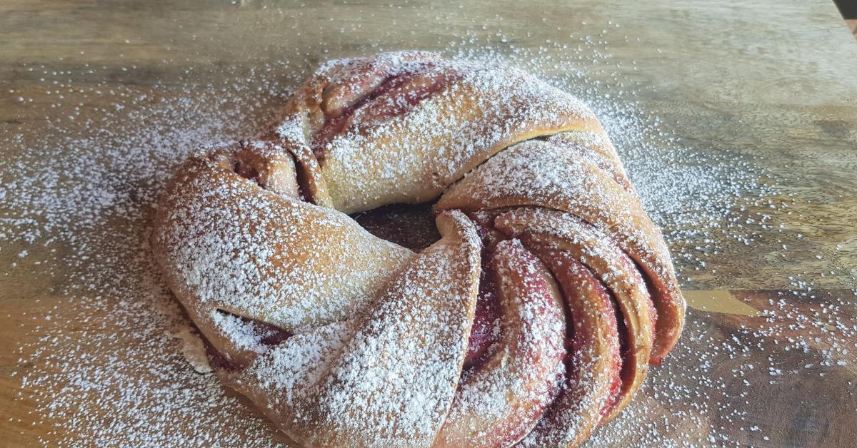 Donna Hays Raspberry sweet bread wreath by Sarah76. A Thermomix