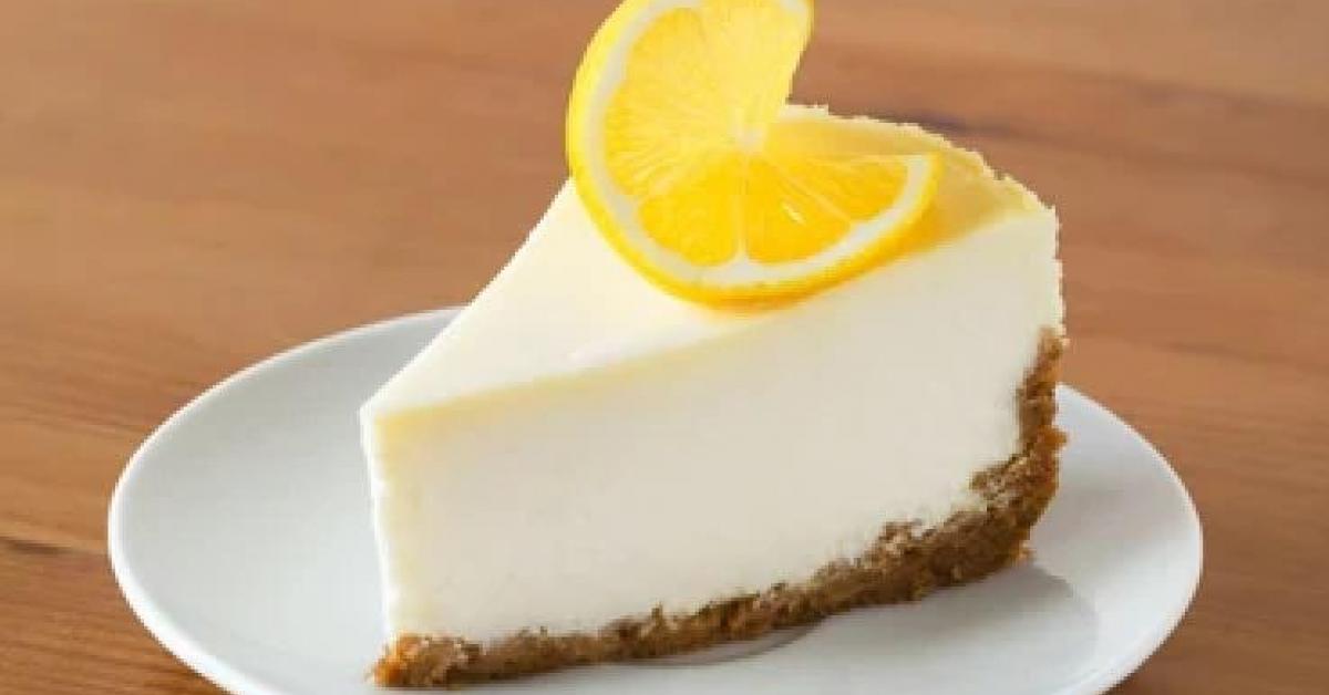 Baked Lemon Cheesecake (gluten free, lactose free) by Vlemaire. A