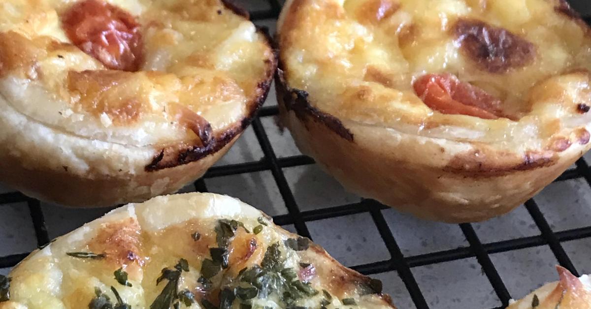 Mini quiches, with pastry or bread cases by monicaih. A Thermomix ® recipe in the category