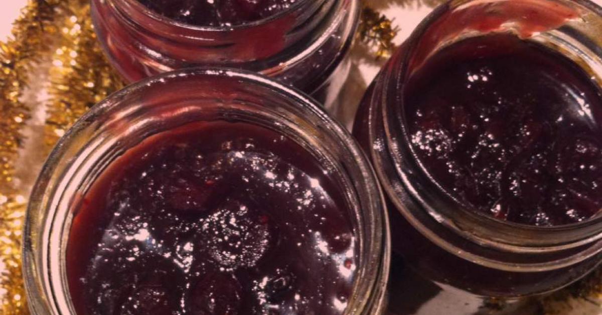Red Wine Cranberry Sauce by shelleyjkemp. A Thermomix ® recipe in the