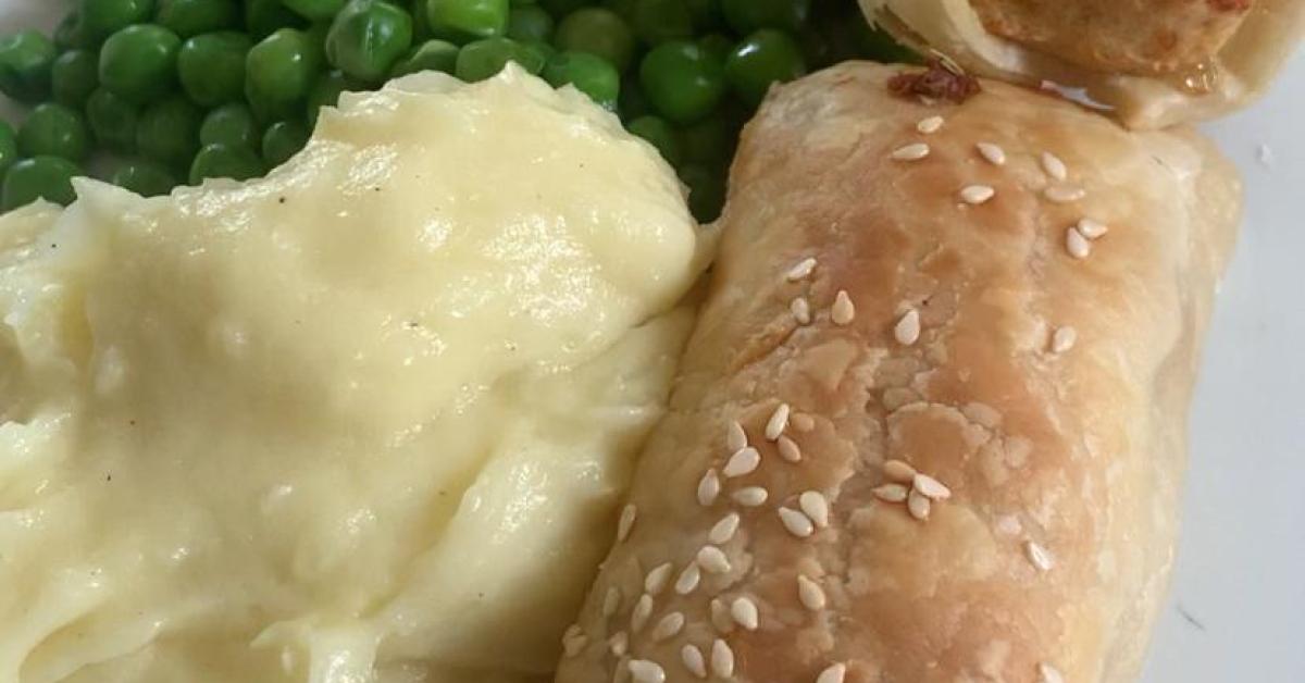 Cheesy Chicken Sausage Rolls by Bon000000. A Thermomix ® recipe in the