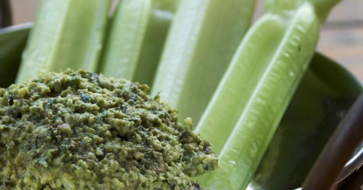 Low FODMAPS Basil & Walnut Chunky Pesto by akduffield. A Thermomix